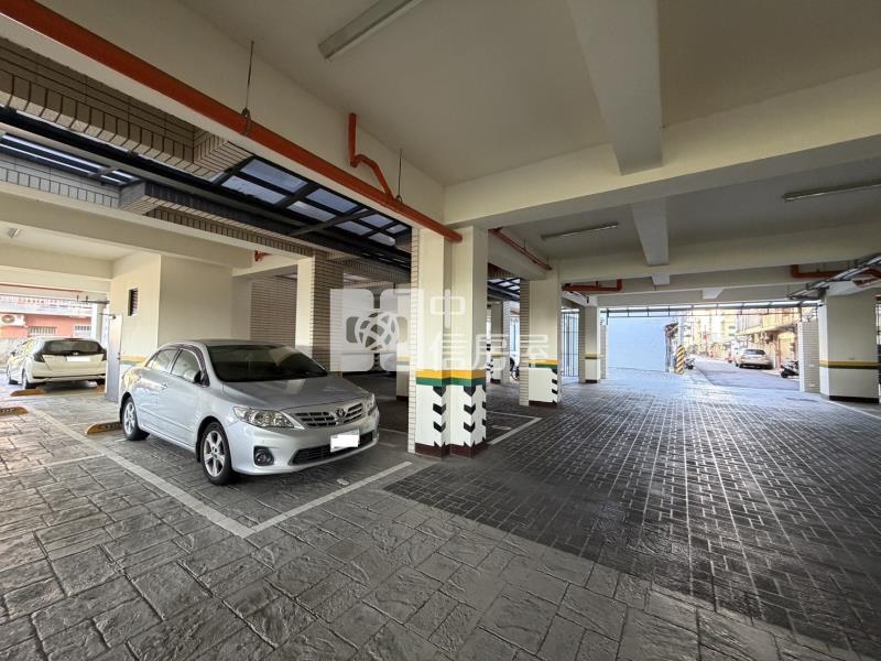 屋齡新(村上村)龍岡圓環景觀2+1房+平面車位房屋室內格局與周邊環境