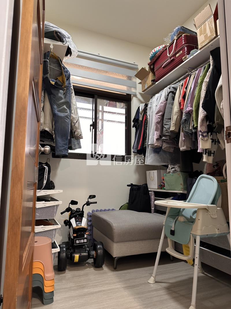 屋齡新(村上村)龍岡圓環景觀2+1房+平面車位房屋室內格局與周邊環境