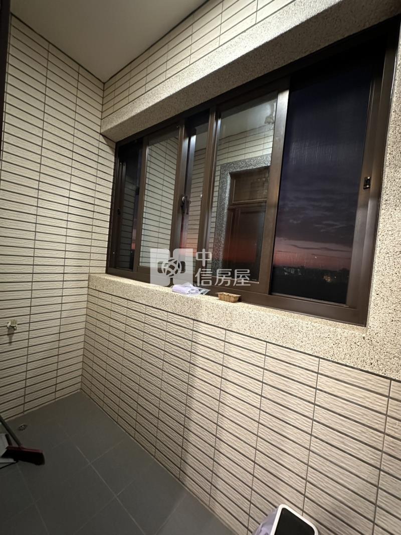 屋齡新(村上村)龍岡圓環景觀2+1房+平面車位房屋室內格局與周邊環境