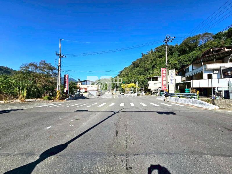 國姓臨路20米大地坪角地房屋室內格局與周邊環境