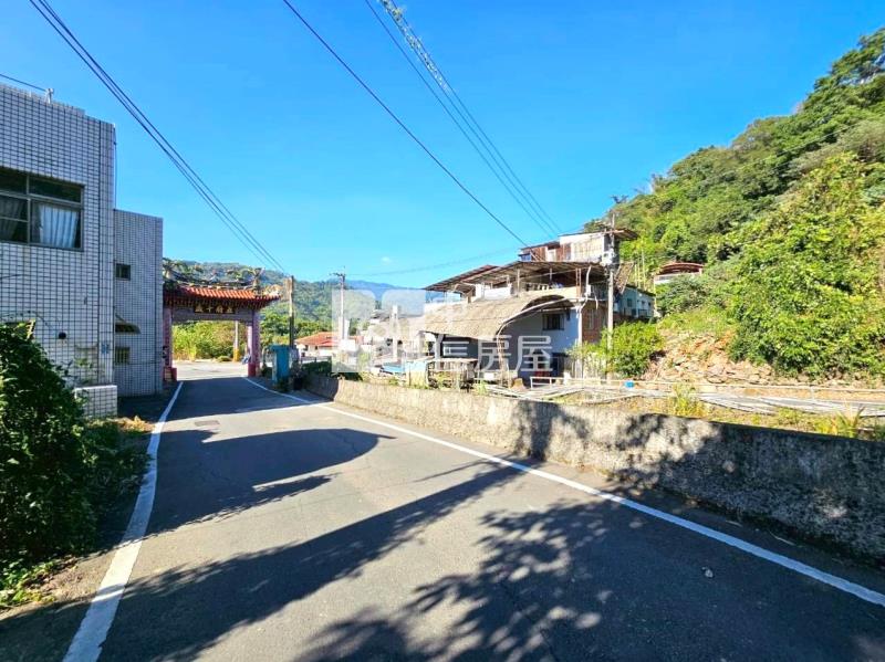 國姓臨路20米大地坪角地房屋室內格局與周邊環境