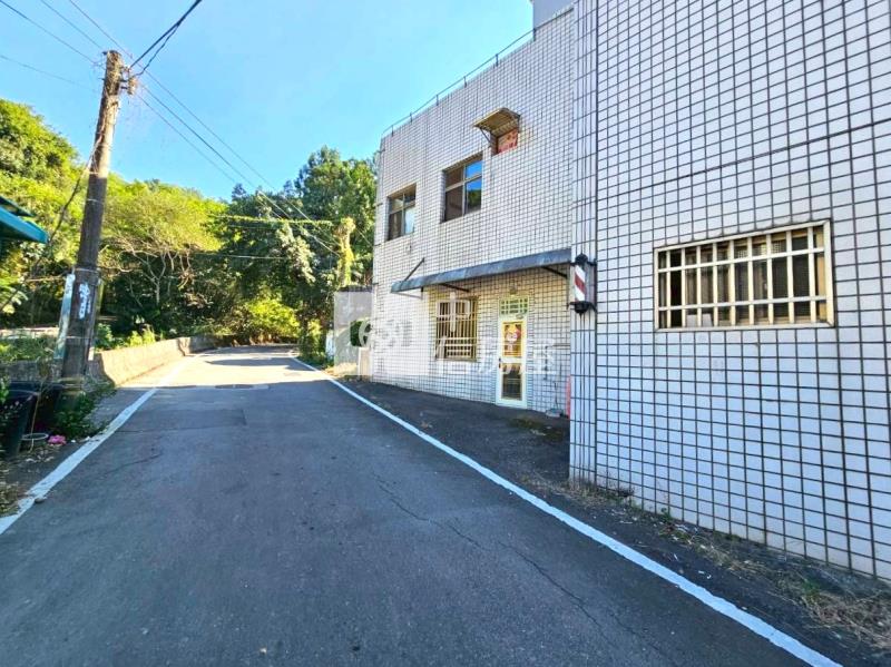 國姓臨路20米大地坪角地房屋室內格局與周邊環境