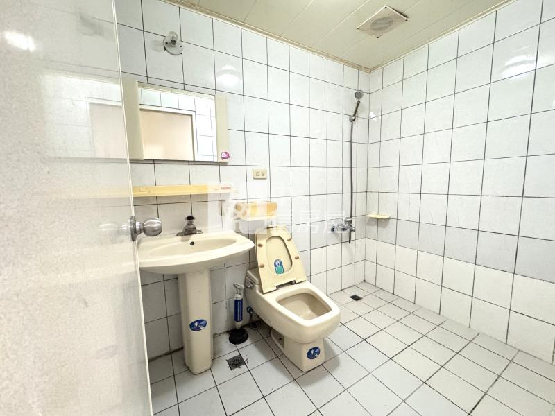 新中元年大3房雙車位房屋室內格局與周邊環境