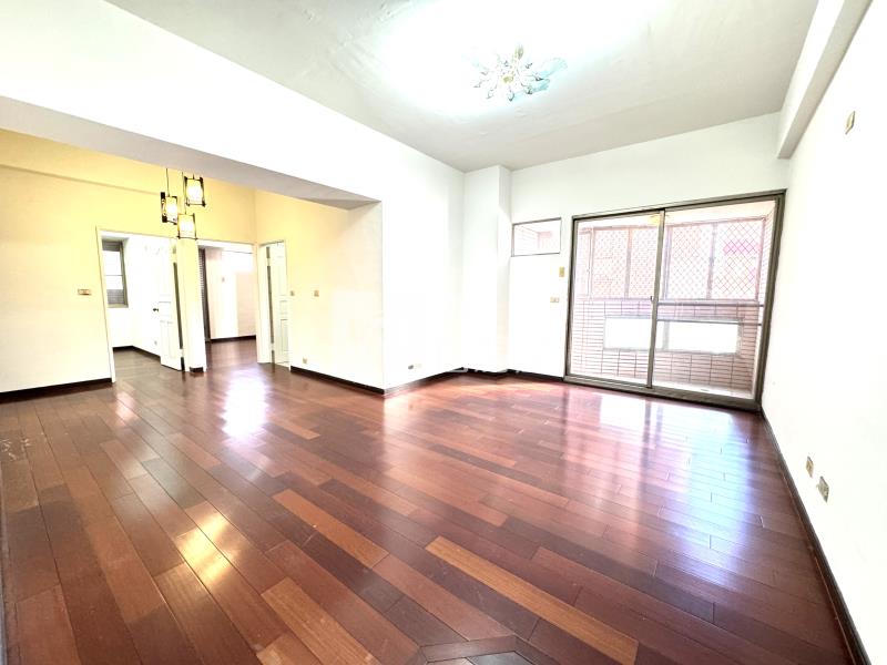 新中元年大3房雙車位房屋室內格局與周邊環境