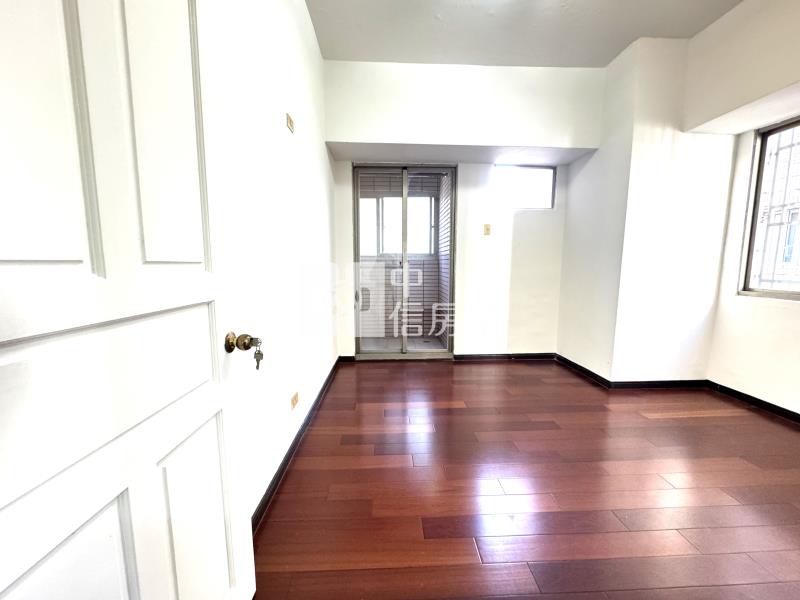 新中元年大3房雙車位房屋室內格局與周邊環境