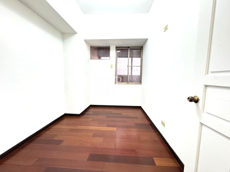 新中元年大3房雙車位房屋室內格局與周邊環境