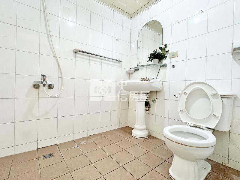 東興國小低總電梯2房房屋室內格局與周邊環境