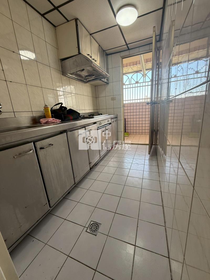 近體育園區電梯大三房房屋室內格局與周邊環境