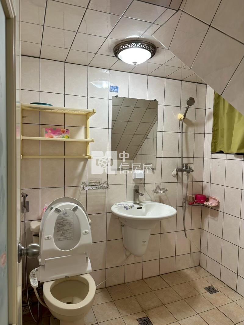 麒麟山莊邊間大地坪近交流道別墅房屋室內格局與周邊環境