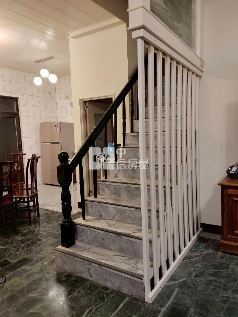 麒麟山莊邊間大地坪近交流道別墅房屋室內格局與周邊環境