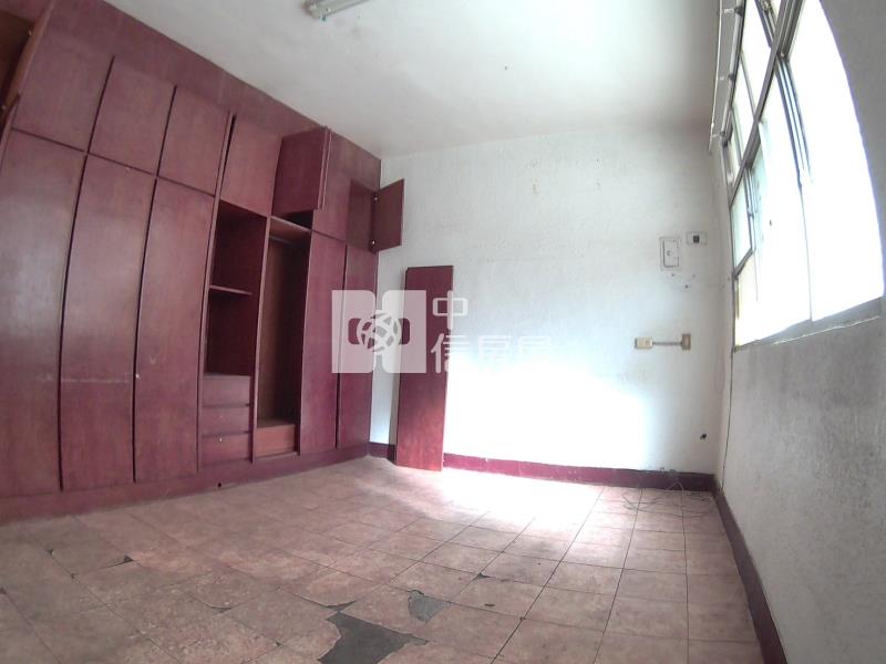 買到賺到!前院車庫× 孝親房|仁愛醫院旁大地坪透天房屋室內格局與周邊環境