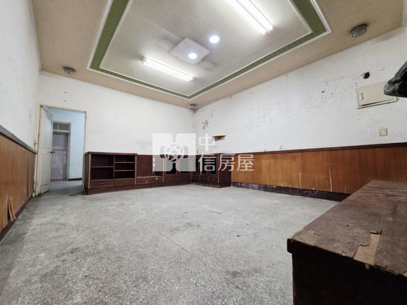 買到賺到!前院車庫× 孝親房|仁愛醫院旁大地坪透天房屋室內格局與周邊環境