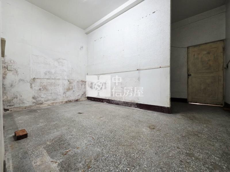 買到賺到!前院車庫× 孝親房|仁愛醫院旁大地坪透天房屋室內格局與周邊環境