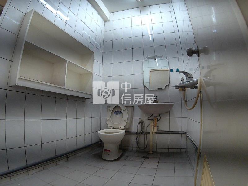 買到賺到!前院車庫× 孝親房|仁愛醫院旁大地坪透天房屋室內格局與周邊環境