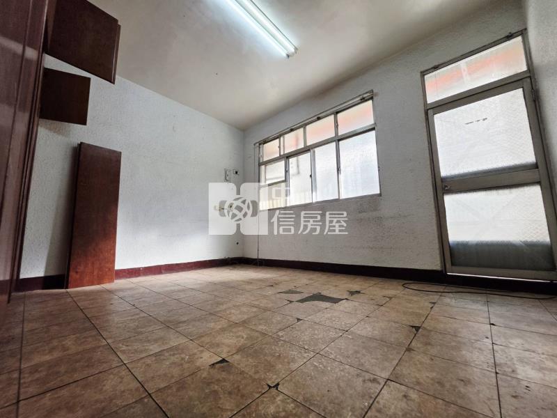 買到賺到!前院車庫× 孝親房|仁愛醫院旁大地坪透天房屋室內格局與周邊環境