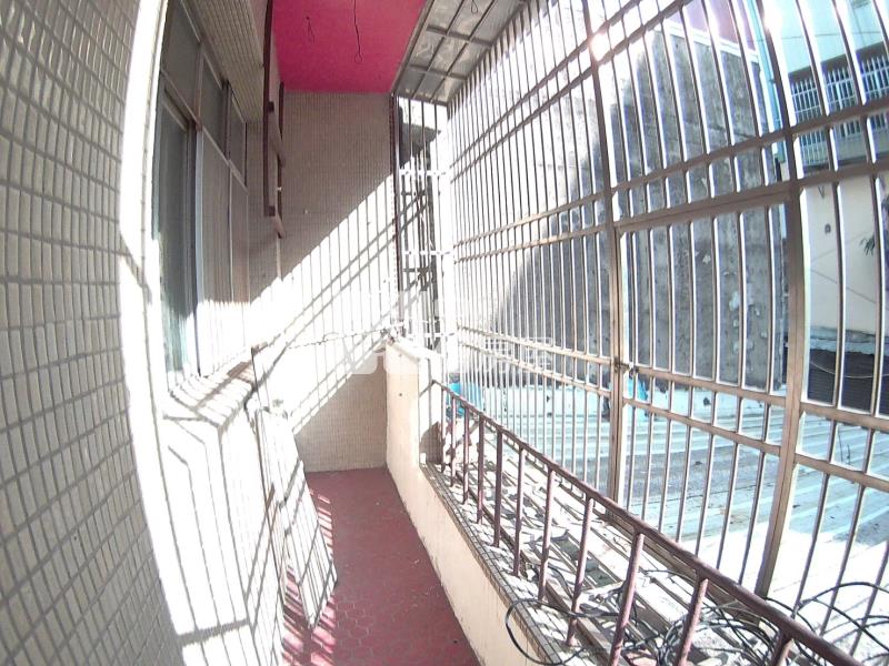 買到賺到!前院車庫× 孝親房|仁愛醫院旁大地坪透天房屋室內格局與周邊環境