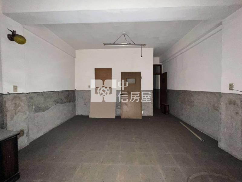 正向上市場稀有釋出黃金透店房屋室內格局與周邊環境