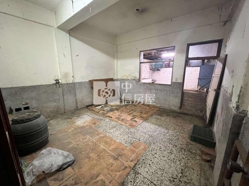 正向上市場稀有釋出黃金透店房屋室內格局與周邊環境