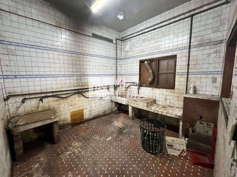 正向上市場稀有釋出黃金透店房屋室內格局與周邊環境