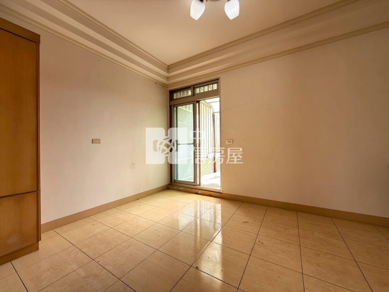 【安家】龍岡大操場旁面公園挑高別墅房屋室內格局與周邊環境