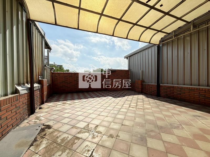 【安家】龍岡大操場旁面公園挑高別墅房屋室內格局與周邊環境