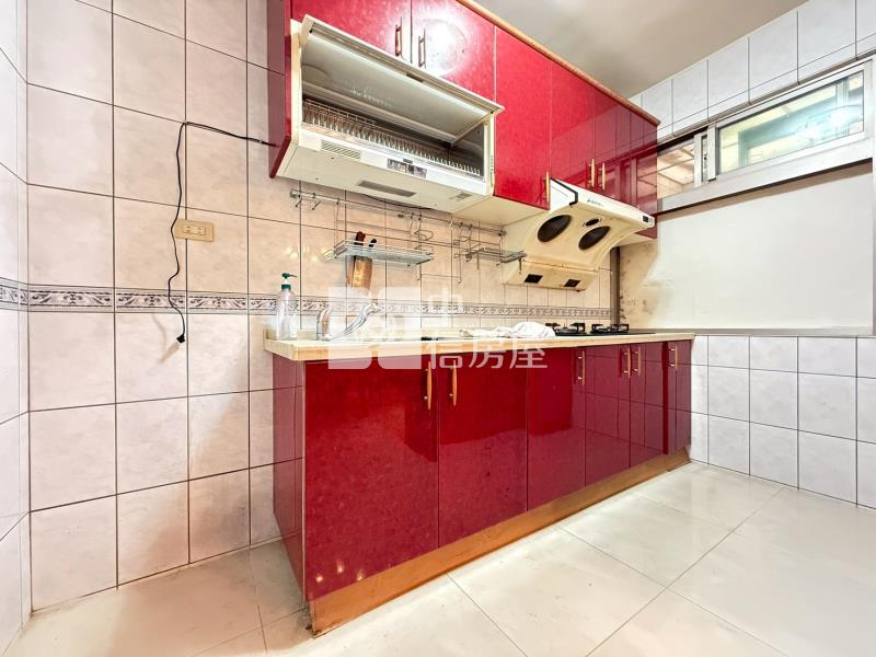 【安家】龍岡大操場旁面公園挑高別墅房屋室內格局與周邊環境