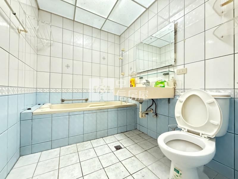 【安家】龍岡大操場旁面公園挑高別墅房屋室內格局與周邊環境