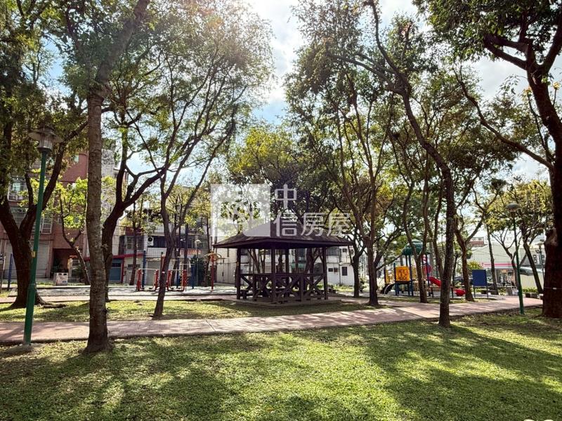 【安家】龍岡大操場旁面公園挑高別墅房屋室內格局與周邊環境