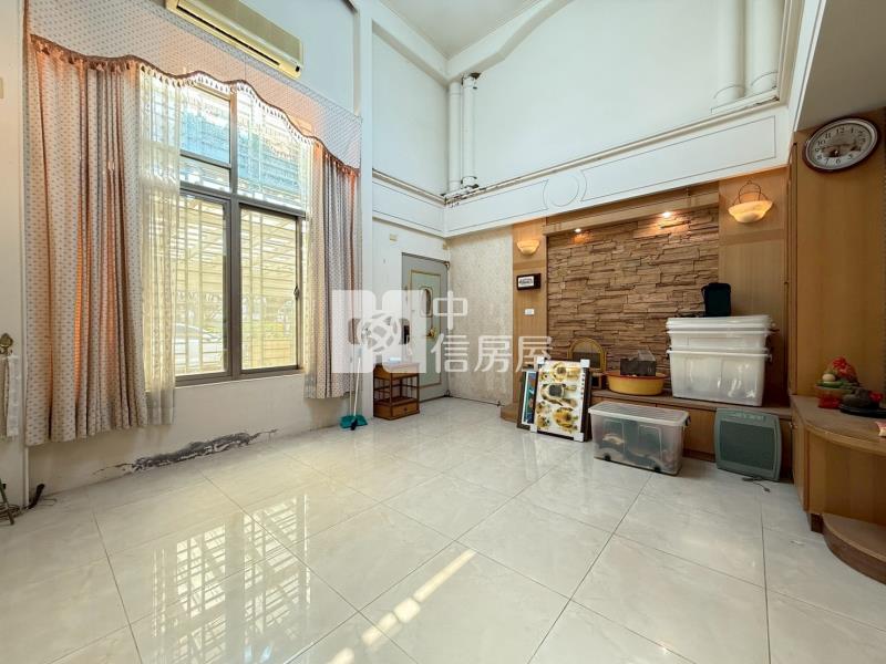 【安家】龍岡大操場旁面公園挑高別墅房屋室內格局與周邊環境