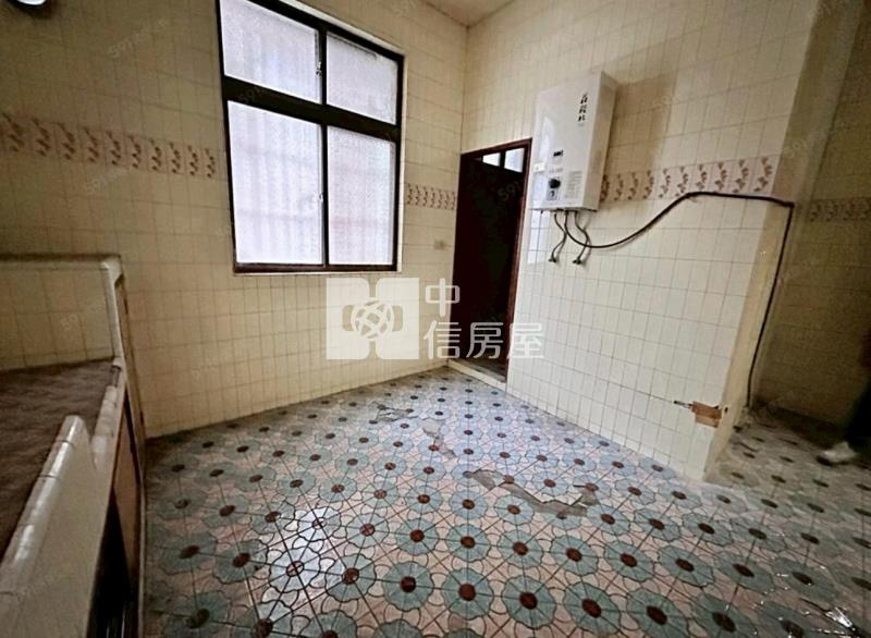 龍岡路大地坪透天房屋室內格局與周邊環境