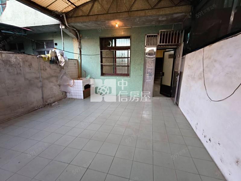 龍岡路大地坪透天房屋室內格局與周邊環境