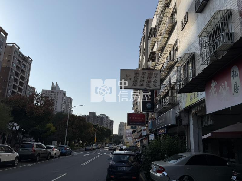 興進綠園道旁邊間透天店面房屋室內格局與周邊環境