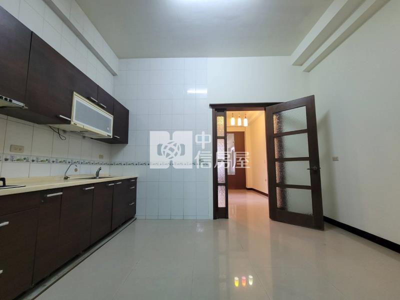 好市多優質車庫透天房屋室內格局與周邊環境