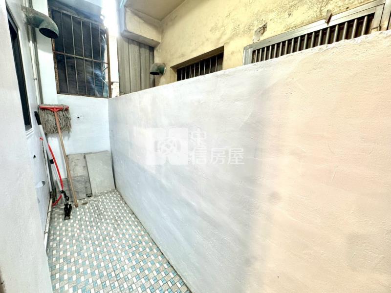 太平低總價前置車庫透天房屋室內格局與周邊環境