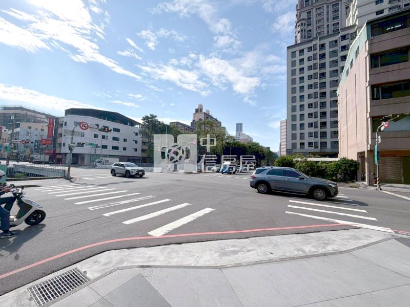 逢甲黃金店面房屋室內格局與周邊環境