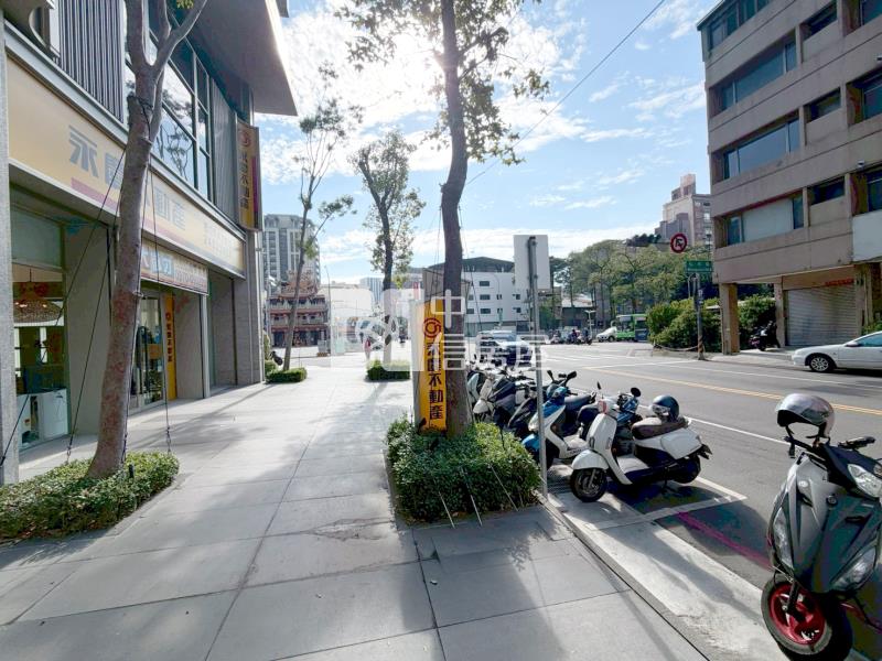 逢甲黃金店面房屋室內格局與周邊環境