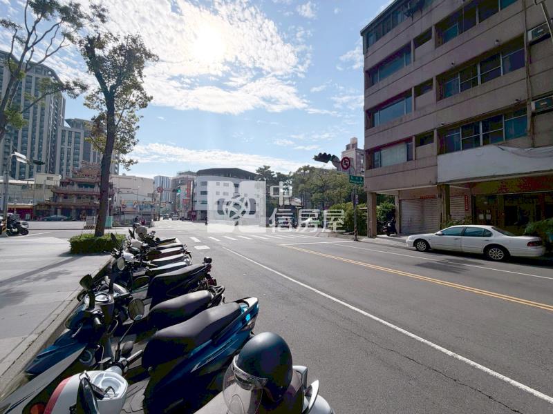 逢甲黃金店面房屋室內格局與周邊環境