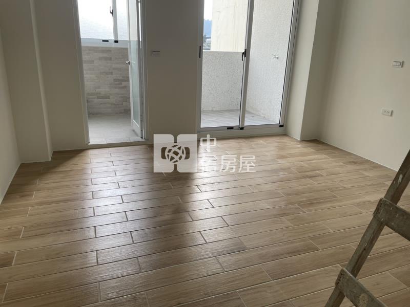 20米路全新店面房屋室內格局與周邊環境