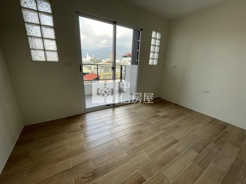 20米路全新店面房屋室內格局與周邊環境