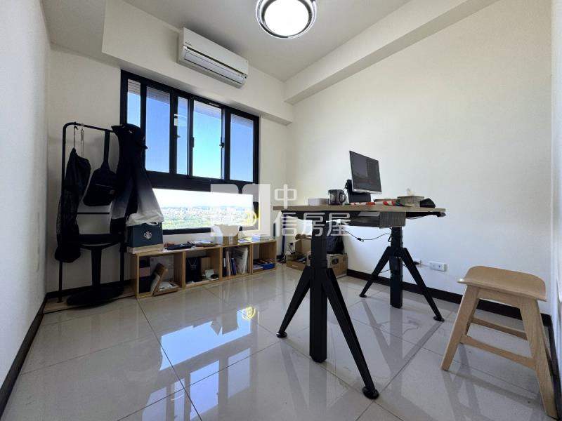 新竹北區悅佳川青三房車位房屋室內格局與周邊環境