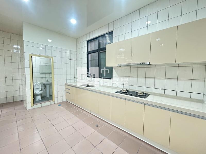 楊梅五房整新雙車位透天房屋室內格局與周邊環境