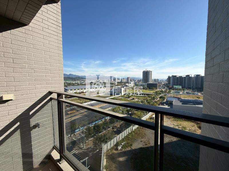 登陽春賞高樓層兩房兩衛平車房屋室內格局與周邊環境