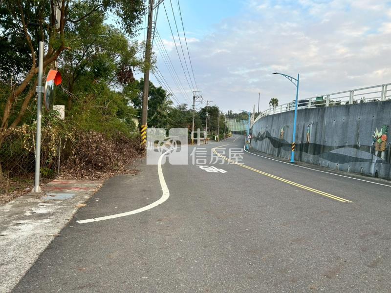 新化球場鳳凰山莊旁一般方正農地房屋室內格局與周邊環境