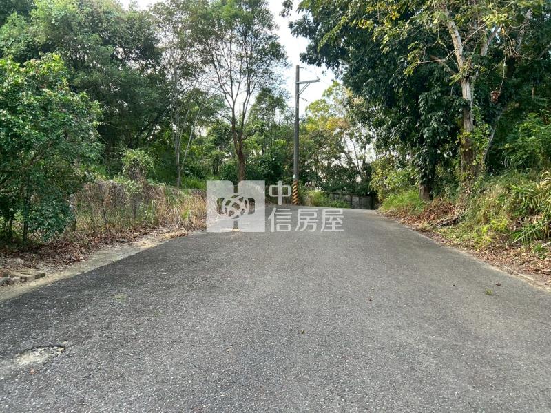 新化球場鳳凰山莊旁一般方正農地房屋室內格局與周邊環境