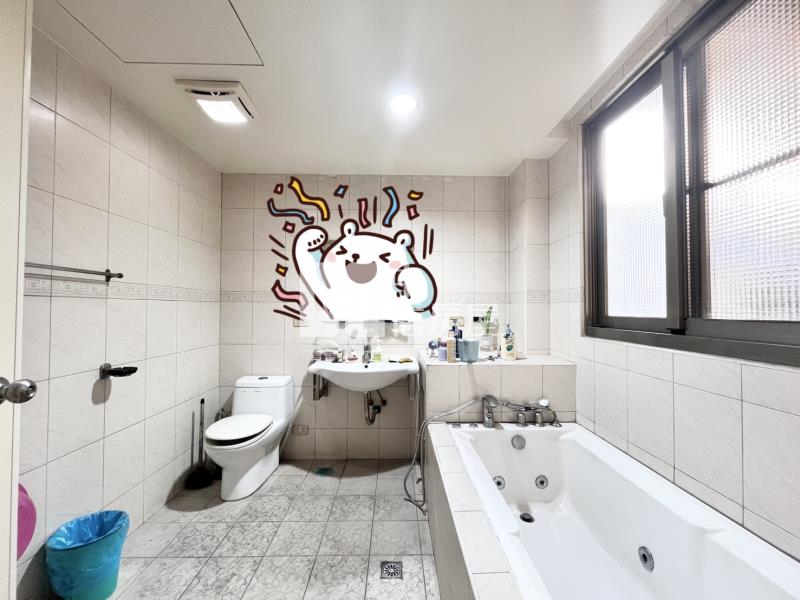 松竹捷運七米大面寬雙車透天房屋室內格局與周邊環境