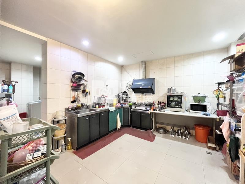 松竹捷運七米大面寬雙車透天房屋室內格局與周邊環境