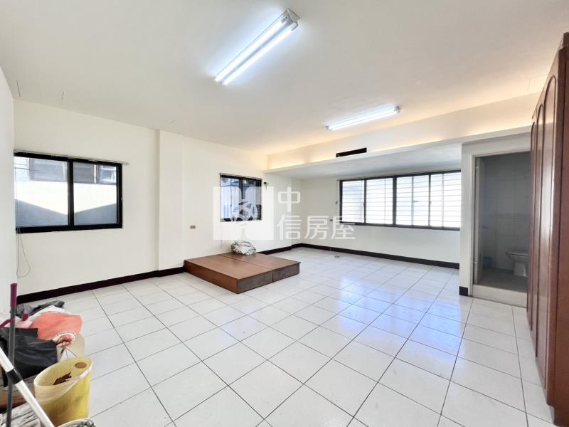 松竹捷運七米大面寬雙車透天房屋室內格局與周邊環境