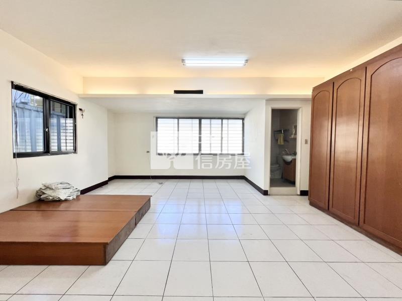 松竹捷運七米大面寬雙車透天房屋室內格局與周邊環境