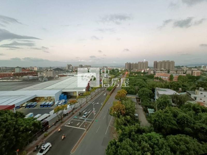 近中壢家樂福.體育園區.景觀電梯大套房房屋室內格局與周邊環境