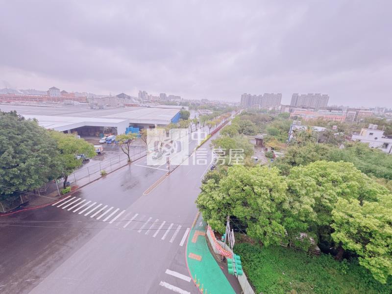 近中壢家樂福.體育園區.景觀電梯大套房房屋室內格局與周邊環境